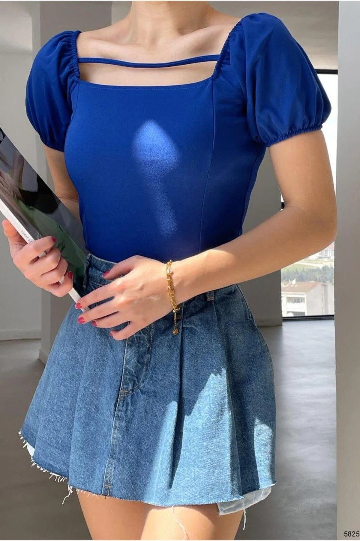 Krep Askılı Kare Kumaş Yaka Bluz